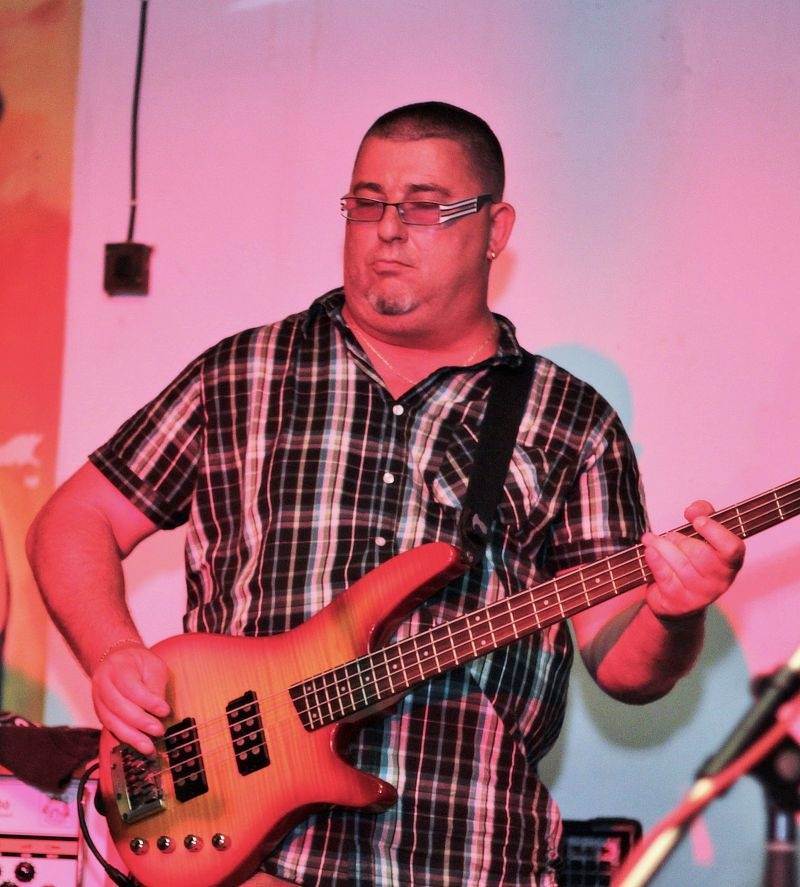 Emma band pokřtil novou desku, přišli i Medvěd 009 a Oleg Homola