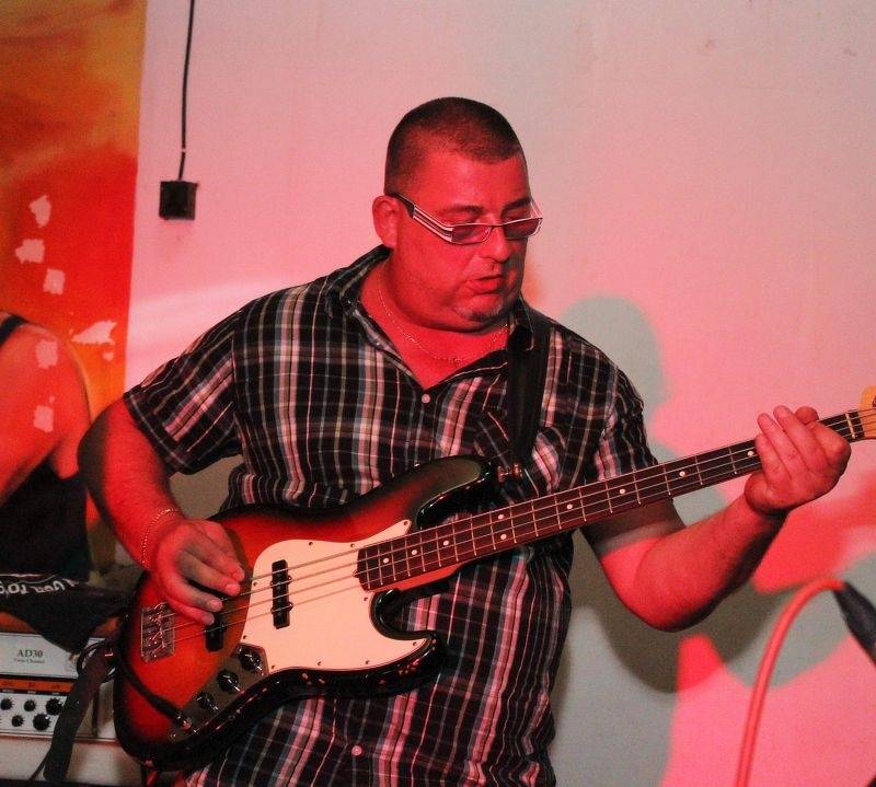 Emma band pokřtil novou desku, přišli i Medvěd 009 a Oleg Homola