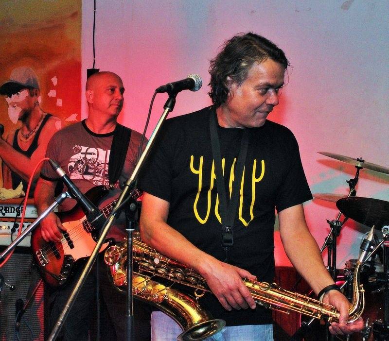 Emma band pokřtil novou desku, přišli i Medvěd 009 a Oleg Homola