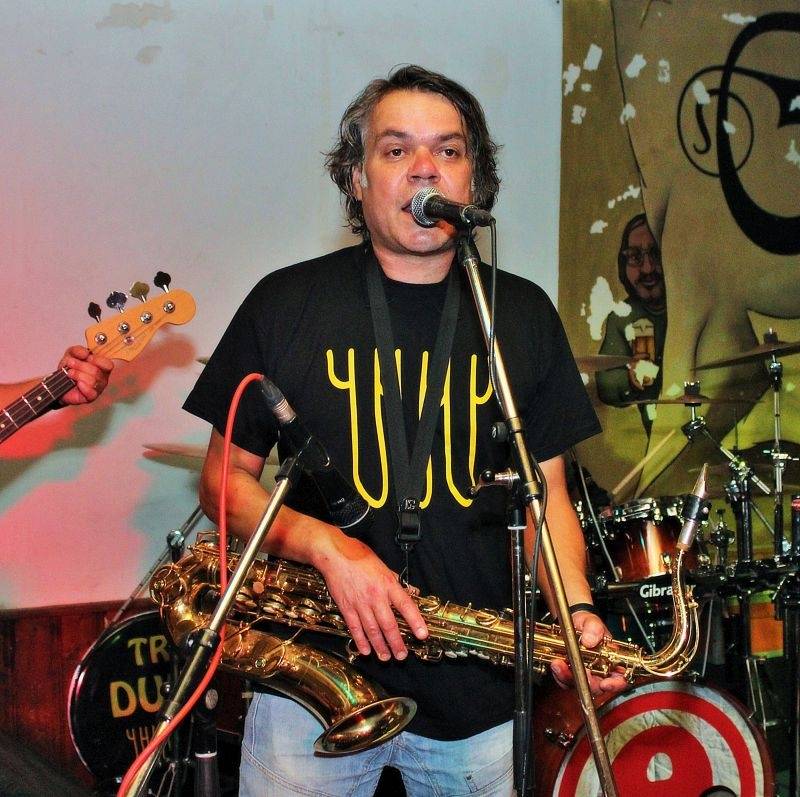 Emma band pokřtil novou desku, přišli i Medvěd 009 a Oleg Homola