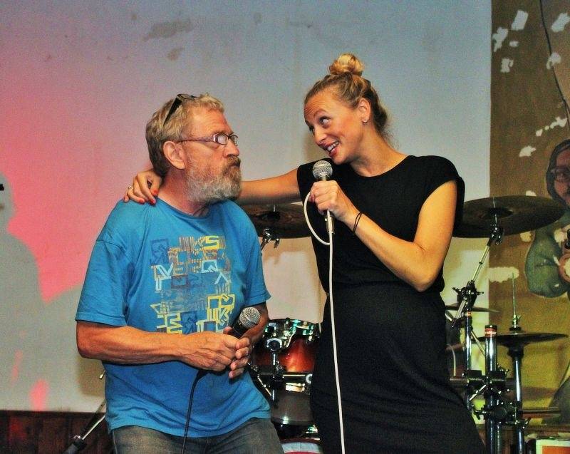 Emma band pokřtil novou desku, přišli i Medvěd 009 a Oleg Homola