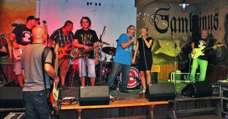 Emma band pokřtil novou desku, přišli i Medvěd 009 a Oleg Homola