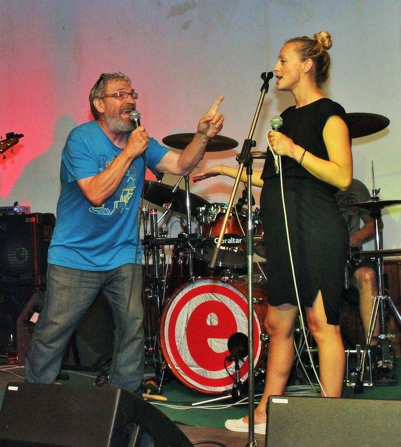 Emma band pokřtil novou desku, přišli i Medvěd 009 a Oleg Homola