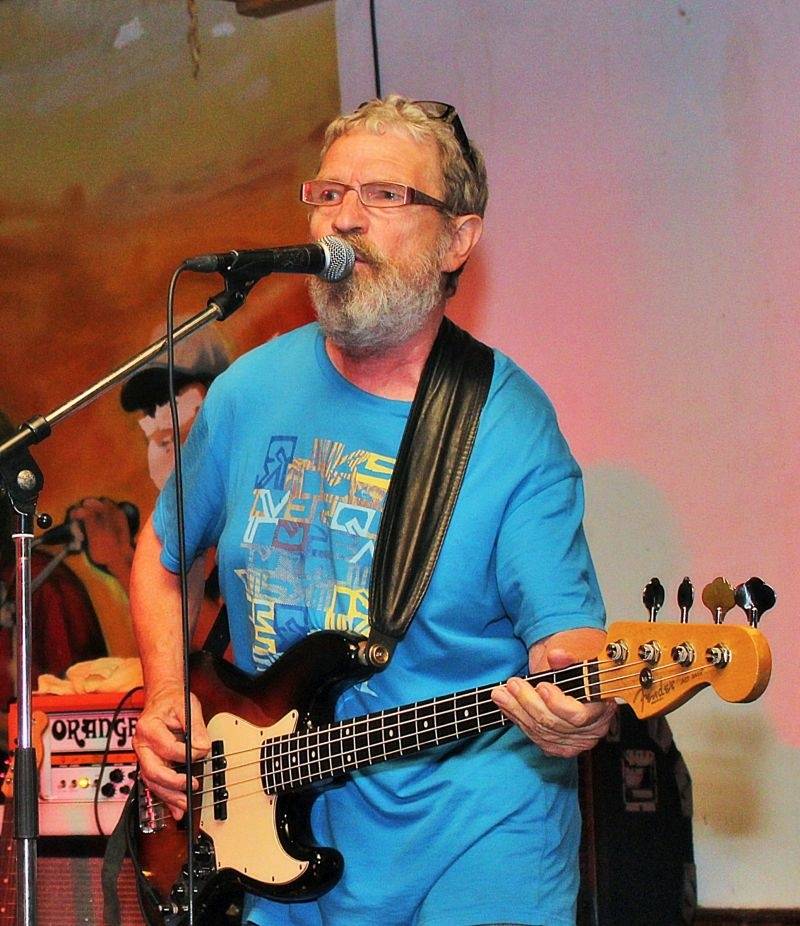 Emma band pokřtil novou desku, přišli i Medvěd 009 a Oleg Homola