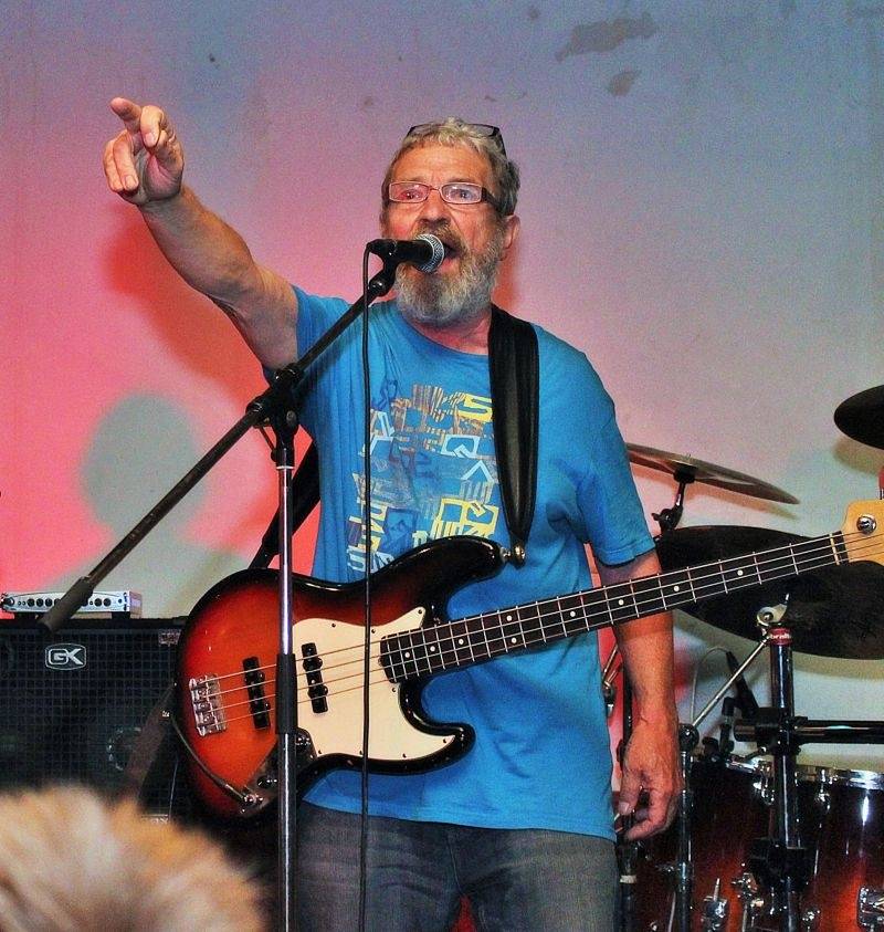 Emma band pokřtil novou desku, přišli i Medvěd 009 a Oleg Homola