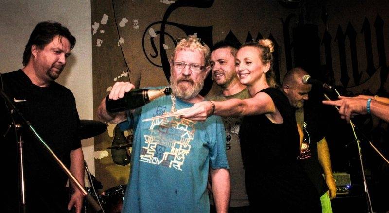 Emma band pokřtil novou desku, přišli i Medvěd 009 a Oleg Homola