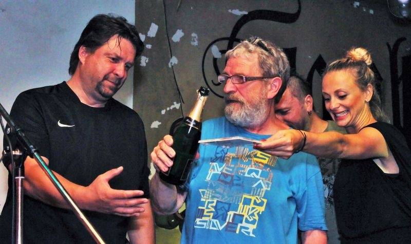 Emma band pokřtil novou desku, přišli i Medvěd 009 a Oleg Homola