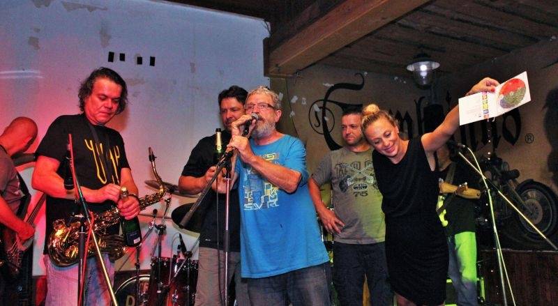Emma band pokřtil novou desku, přišli i Medvěd 009 a Oleg Homola