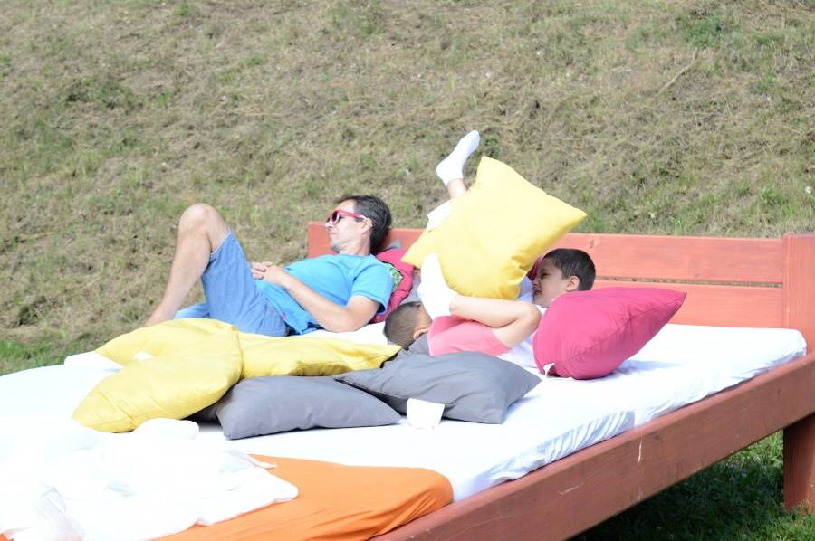 Kryštof Kemp ve Svojšicích: táboření, hudba, fotbal a dešťový budíček