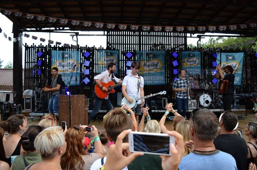 Kryštof Kemp ve Svojšicích: táboření, hudba, fotbal a dešťový budíček
