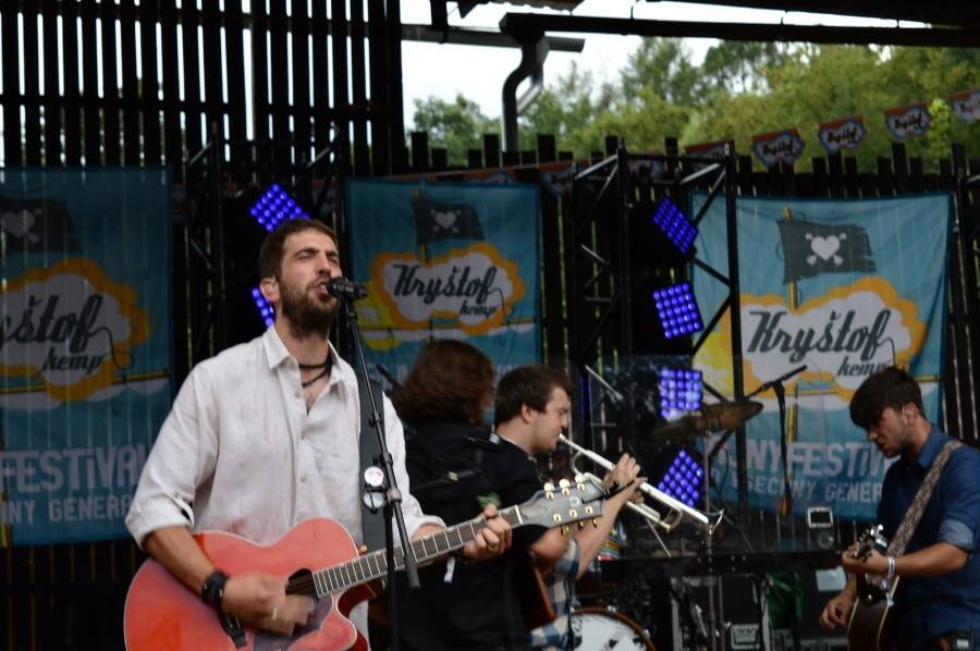 Kryštof Kemp ve Svojšicích: táboření, hudba, fotbal a dešťový budíček