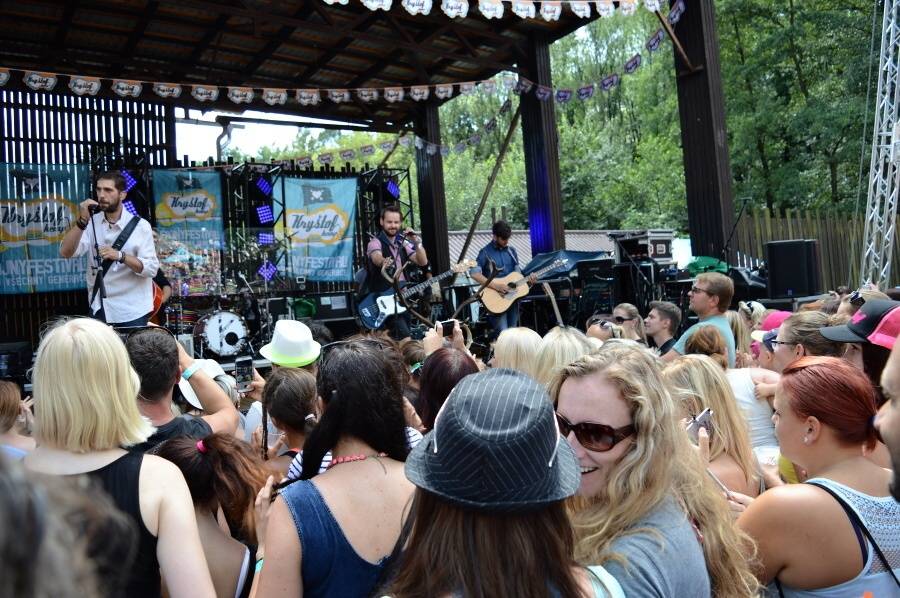 Kryštof Kemp ve Svojšicích: táboření, hudba, fotbal a dešťový budíček
