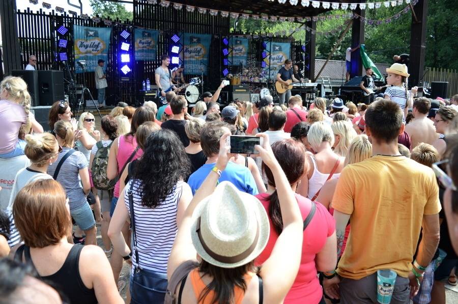 Kryštof Kemp ve Svojšicích: táboření, hudba, fotbal a dešťový budíček