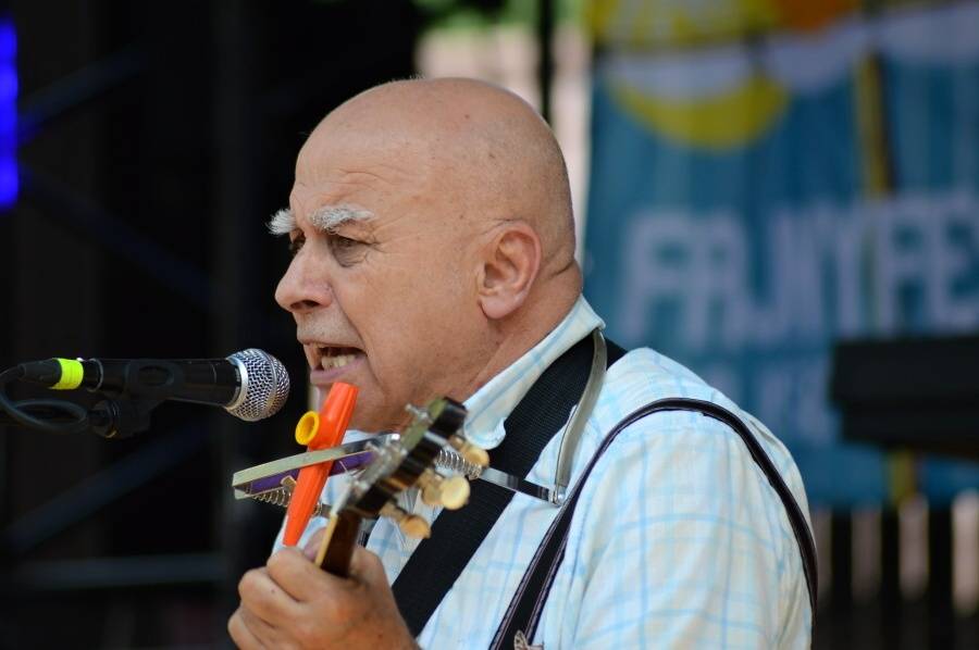 Kryštof Kemp ve Svojšicích: táboření, hudba, fotbal a dešťový budíček