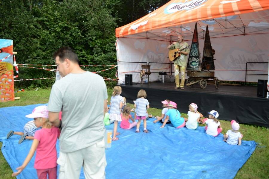 Kryštof Kemp ve Svojšicích: táboření, hudba, fotbal a dešťový budíček