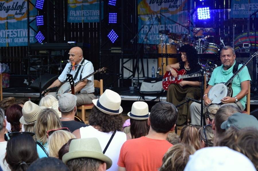 Kryštof Kemp ve Svojšicích: táboření, hudba, fotbal a dešťový budíček