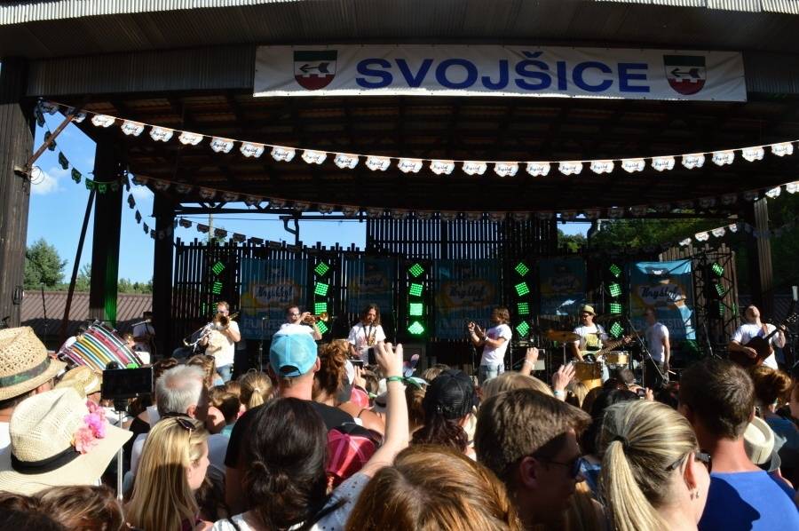 Kryštof Kemp ve Svojšicích: táboření, hudba, fotbal a dešťový budíček