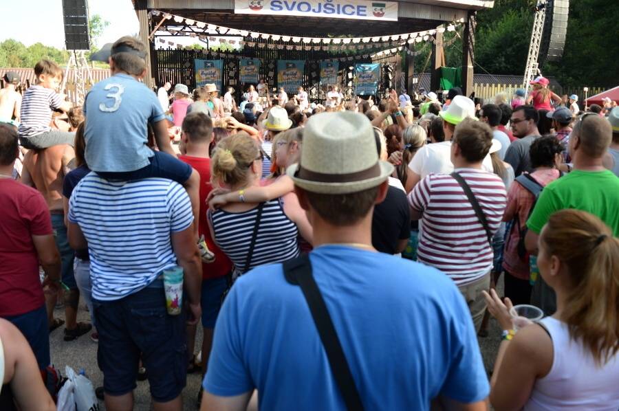 Kryštof Kemp ve Svojšicích: táboření, hudba, fotbal a dešťový budíček