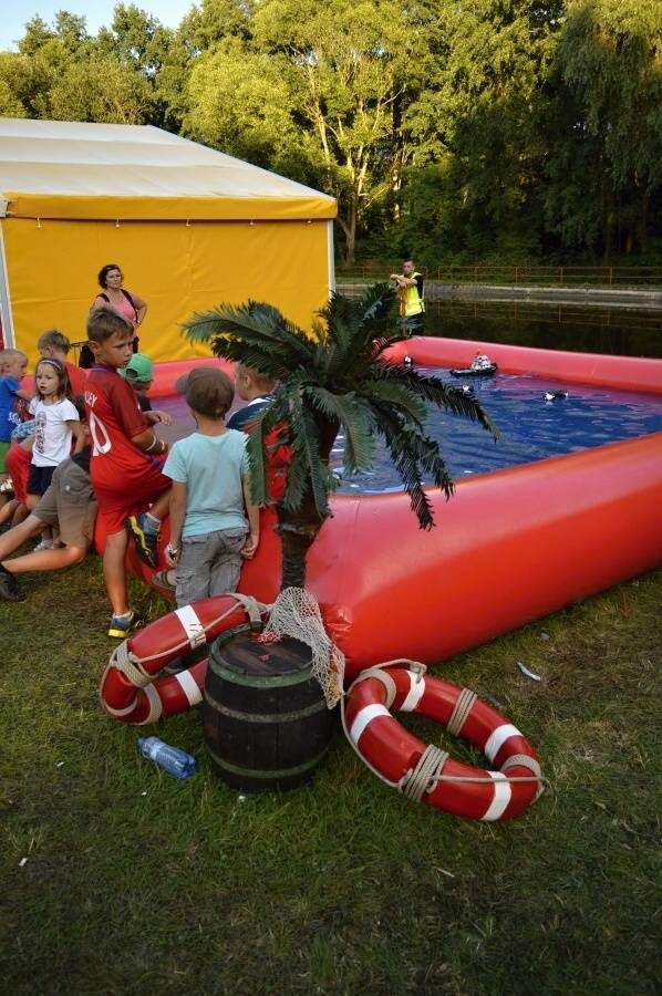 Kryštof Kemp ve Svojšicích: táboření, hudba, fotbal a dešťový budíček