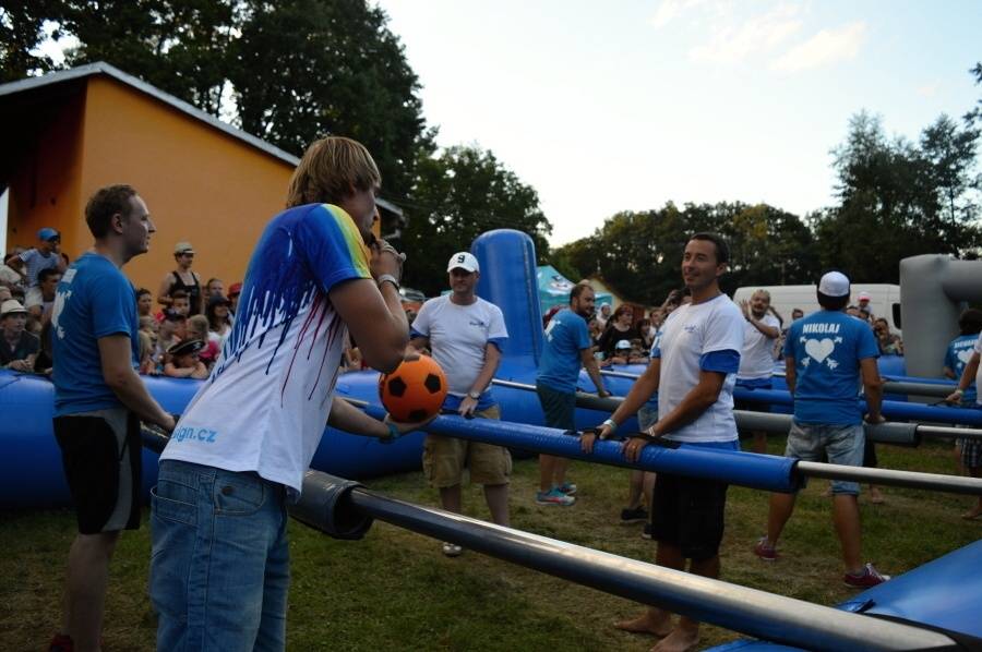 Kryštof Kemp ve Svojšicích: táboření, hudba, fotbal a dešťový budíček