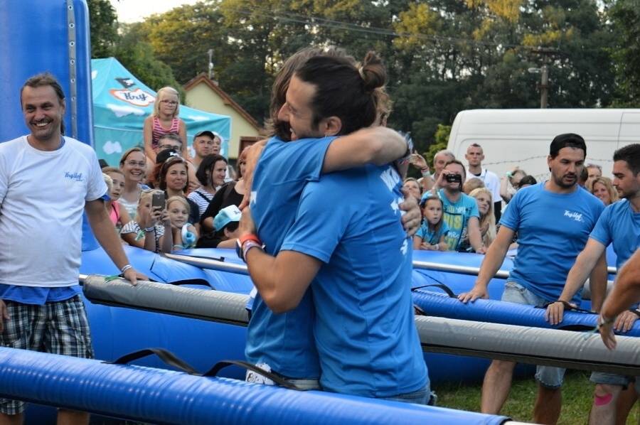 Kryštof Kemp ve Svojšicích: táboření, hudba, fotbal a dešťový budíček