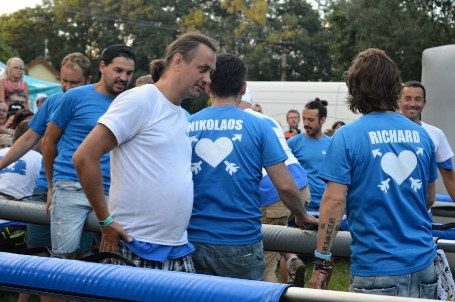 Kryštof Kemp ve Svojšicích: táboření, hudba, fotbal a dešťový budíček