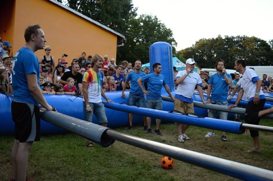 Kryštof Kemp ve Svojšicích: táboření, hudba, fotbal a dešťový budíček