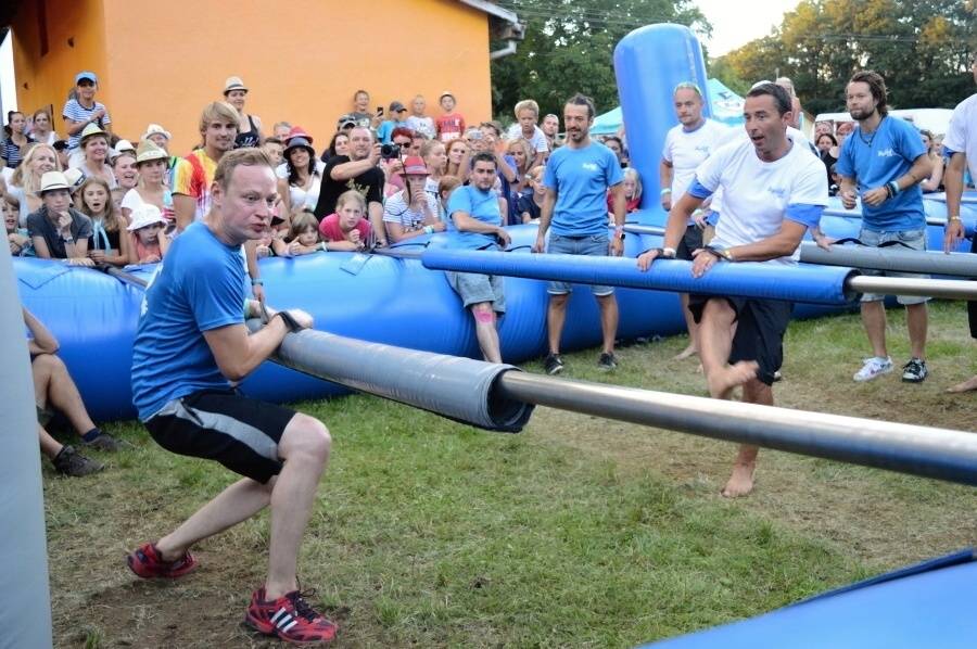 Kryštof Kemp ve Svojšicích: táboření, hudba, fotbal a dešťový budíček