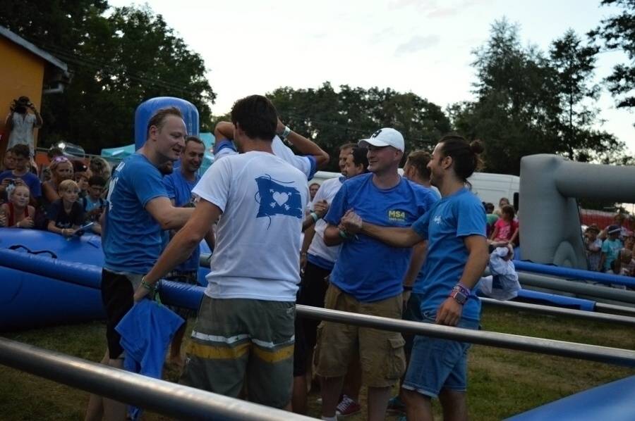 Kryštof Kemp ve Svojšicích: táboření, hudba, fotbal a dešťový budíček