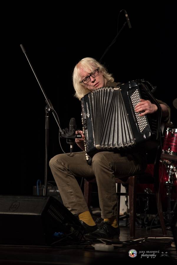 Plzní zněly šansony Edith Piaf i Charlese Aznavoura. Zpívala je Radka Fišarová