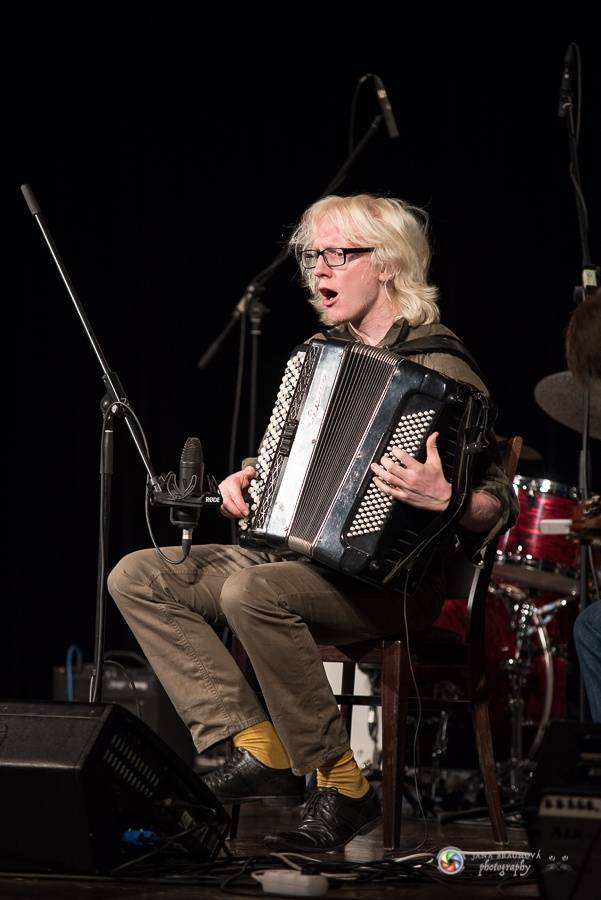 Plzní zněly šansony Edith Piaf i Charlese Aznavoura. Zpívala je Radka Fišarová