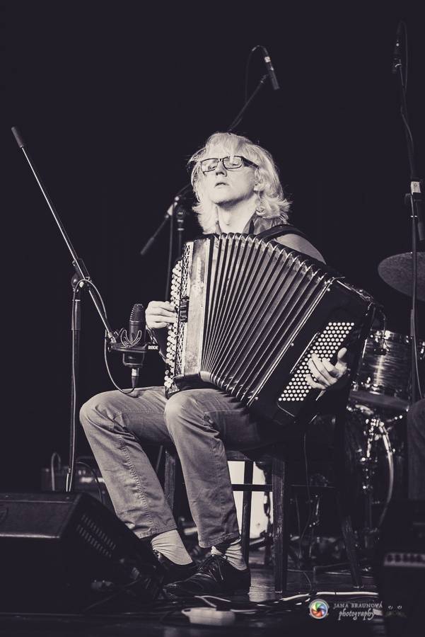 Plzní zněly šansony Edith Piaf i Charlese Aznavoura. Zpívala je Radka Fišarová