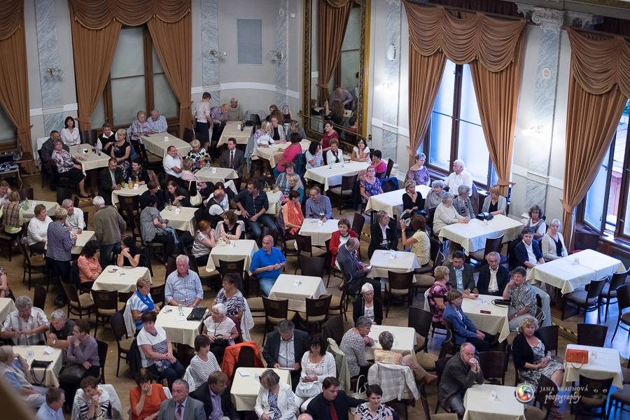 Plzní zněly šansony Edith Piaf i Charlese Aznavoura. Zpívala je Radka Fišarová