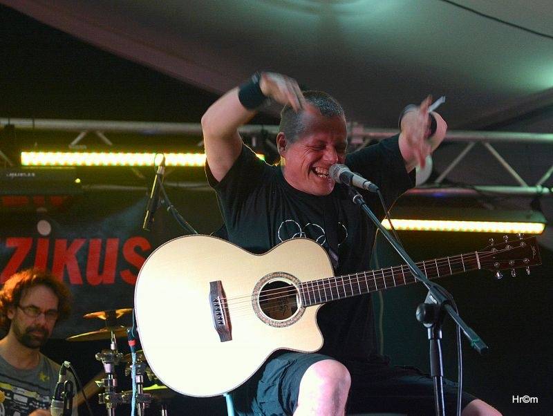 Sázavafest přivezl na úvod Slzu či Blue Effect, festival pokračuje až do soboty