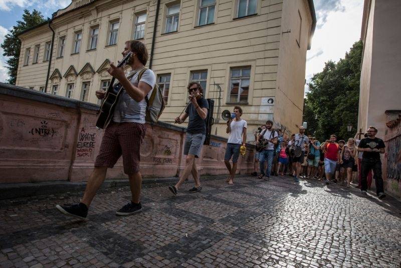Z Kampy na Střelák: Zrní zahráli pod širým nebem