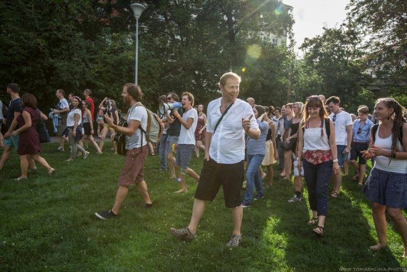 Z Kampy na Střelák: Zrní zahráli pod širým nebem