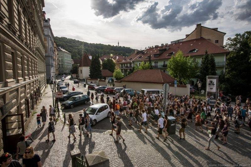 Z Kampy na Střelák: Zrní zahráli pod širým nebem