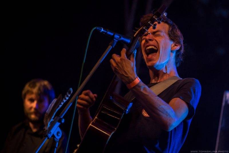 Z Kampy na Střelák: Zrní zahráli pod širým nebem