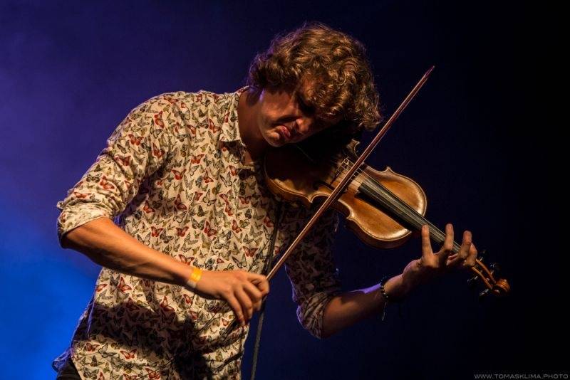 Z Kampy na Střelák: Zrní zahráli pod širým nebem