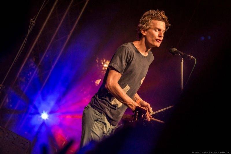 Z Kampy na Střelák: Zrní zahráli pod širým nebem