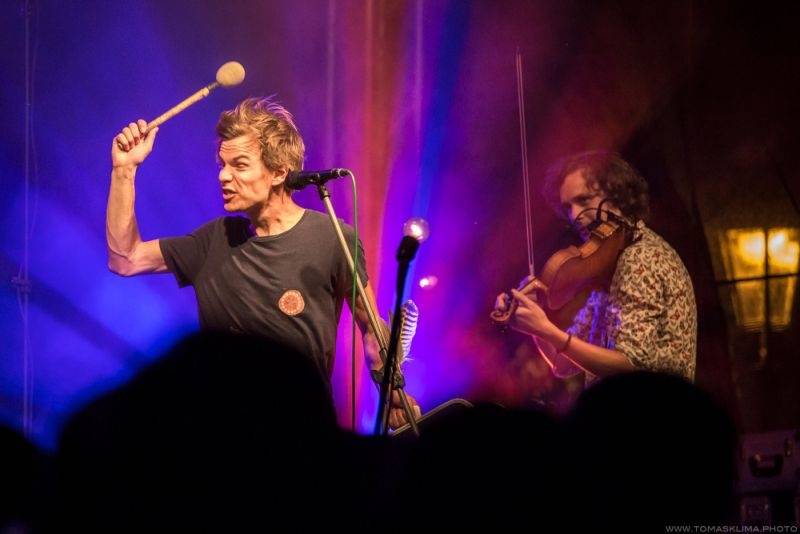 Z Kampy na Střelák: Zrní zahráli pod širým nebem