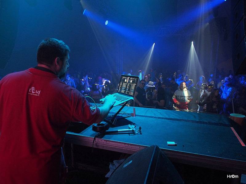 Na Sázavafest přijeli Skye & Ross z Morcheeby, Jirka Macháček prosil, ať nezavírají bary