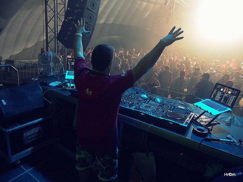 Na Sázavafest přijeli Skye & Ross z Morcheeby, Jirka Macháček prosil, ať nezavírají bary