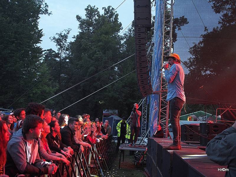 Na Sázavafest přijeli Skye & Ross z Morcheeby, Jirka Macháček prosil, ať nezavírají bary