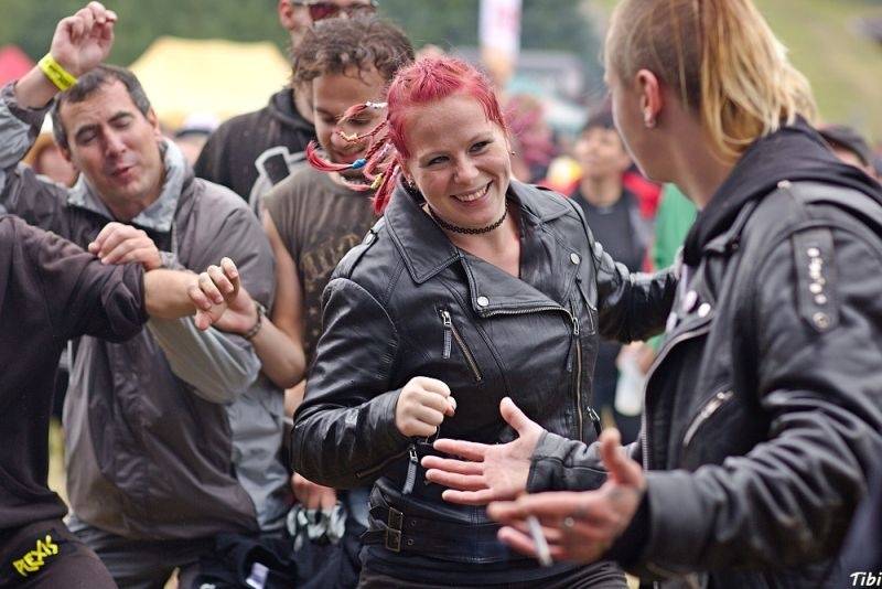 Keltská noc v Harrachově: Na doskočišti skokanského můstku řádili Arakain i Tři sestry