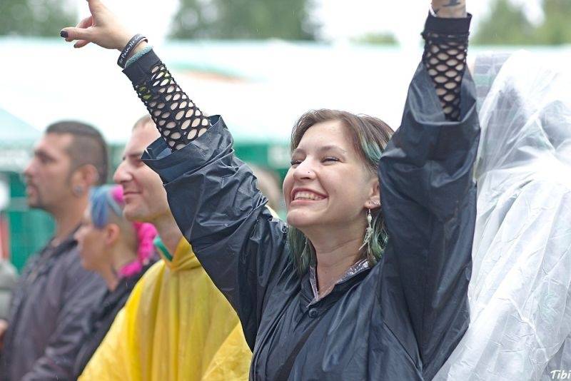 Keltská noc v Harrachově: Na doskočišti skokanského můstku řádili Arakain i Tři sestry