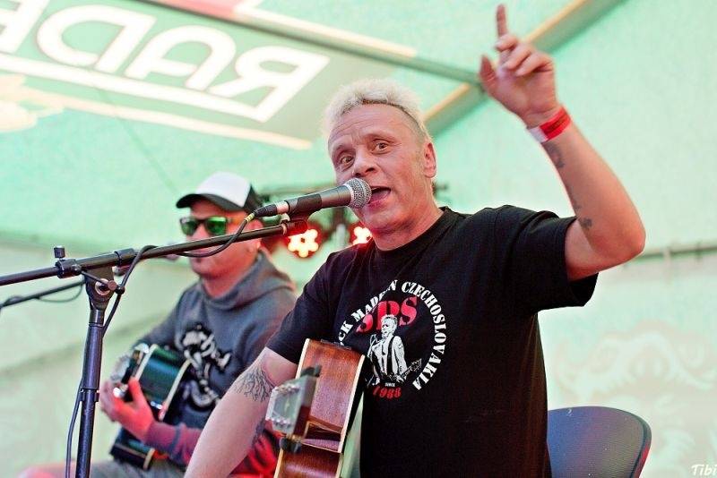 Keltská noc v Harrachově: Na doskočišti skokanského můstku řádili Arakain i Tři sestry