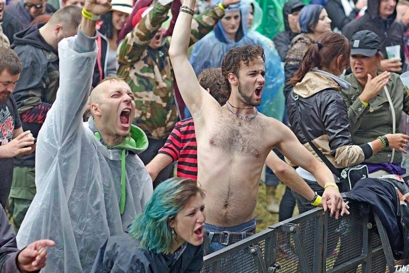 Keltská noc v Harrachově: Na doskočišti skokanského můstku řádili Arakain i Tři sestry