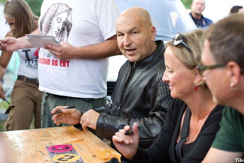 Keltská noc v Harrachově: Na doskočišti skokanského můstku řádili Arakain i Tři sestry