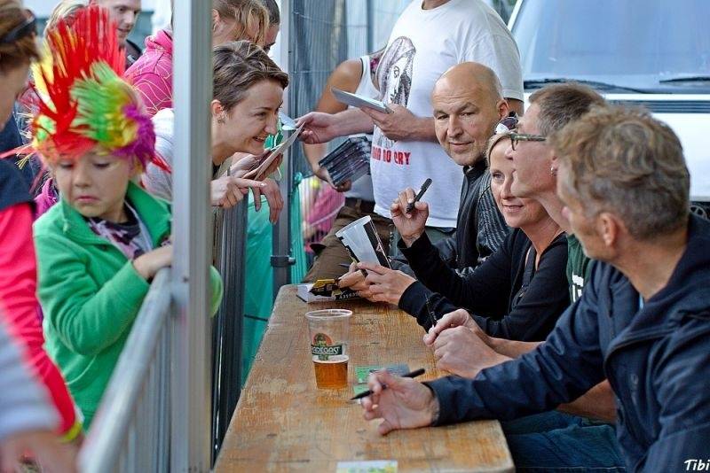 Keltská noc v Harrachově: Na doskočišti skokanského můstku řádili Arakain i Tři sestry